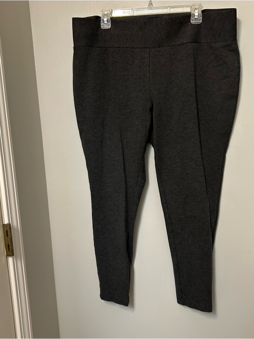 Tahari Women’s Pants Dark Gray Elastic Waist Pull On Skinny‎ Leg Plus Size XXL